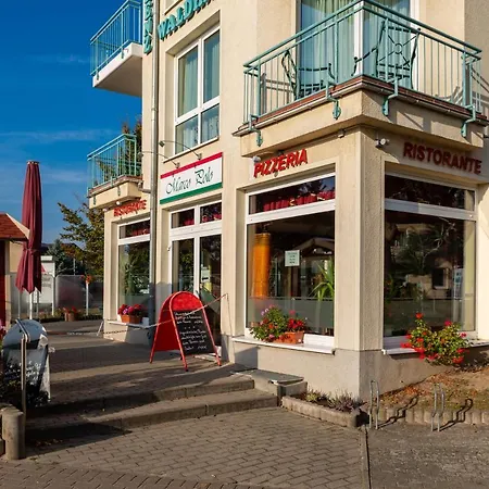 Lina Mit Balkon צמפין